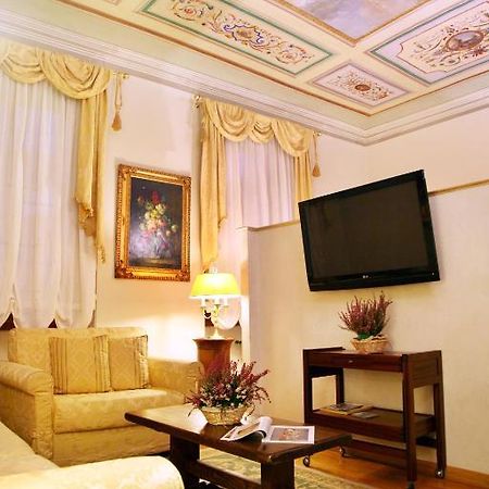 Tornabuoni La Petite Suite Флоренция Екстериор снимка
