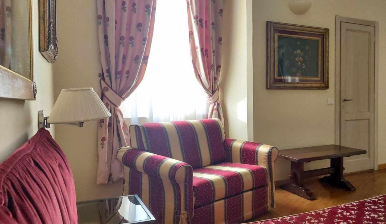 Tornabuoni La Petite Suite Флоренция Стая снимка