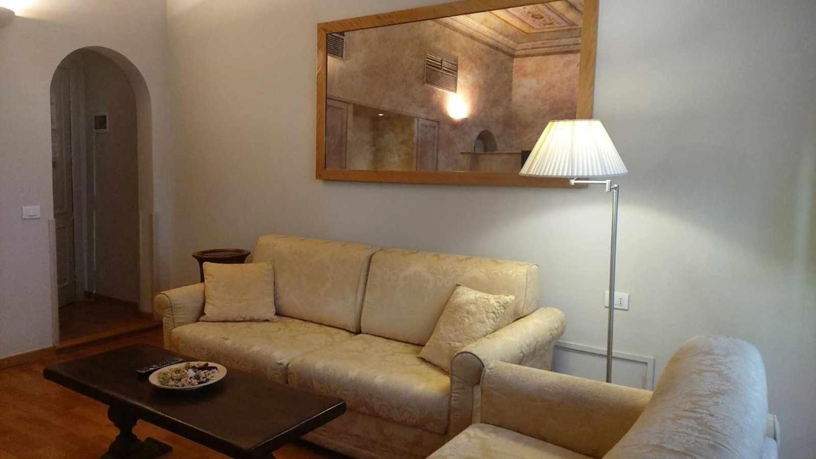 Tornabuoni La Petite Suite Флоренция Стая снимка