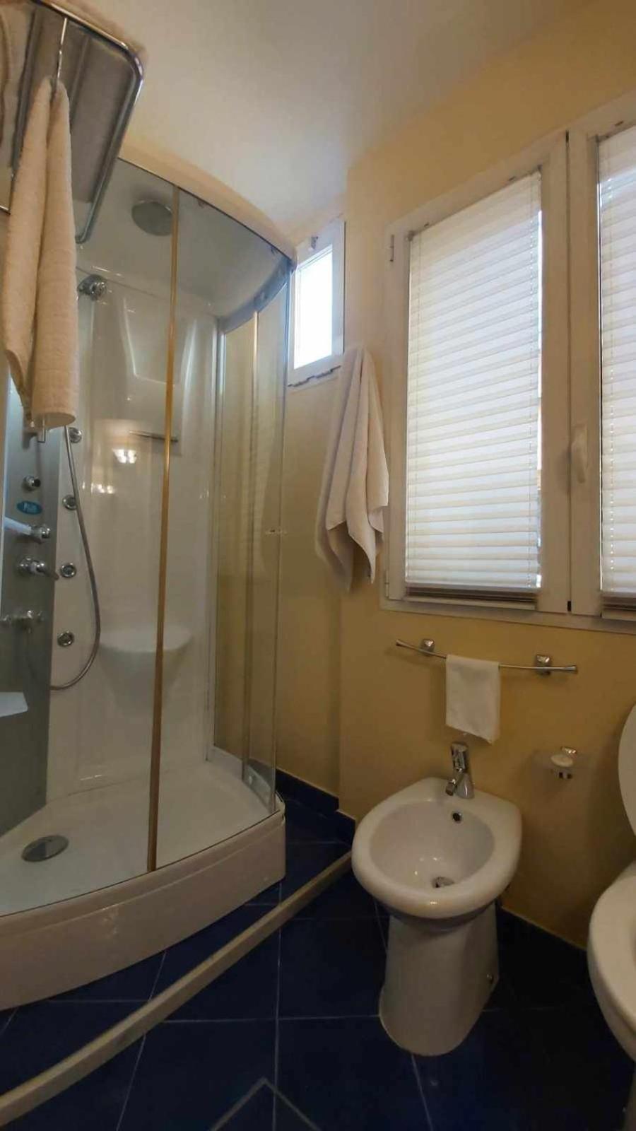 Tornabuoni La Petite Suite Флоренция Стая снимка