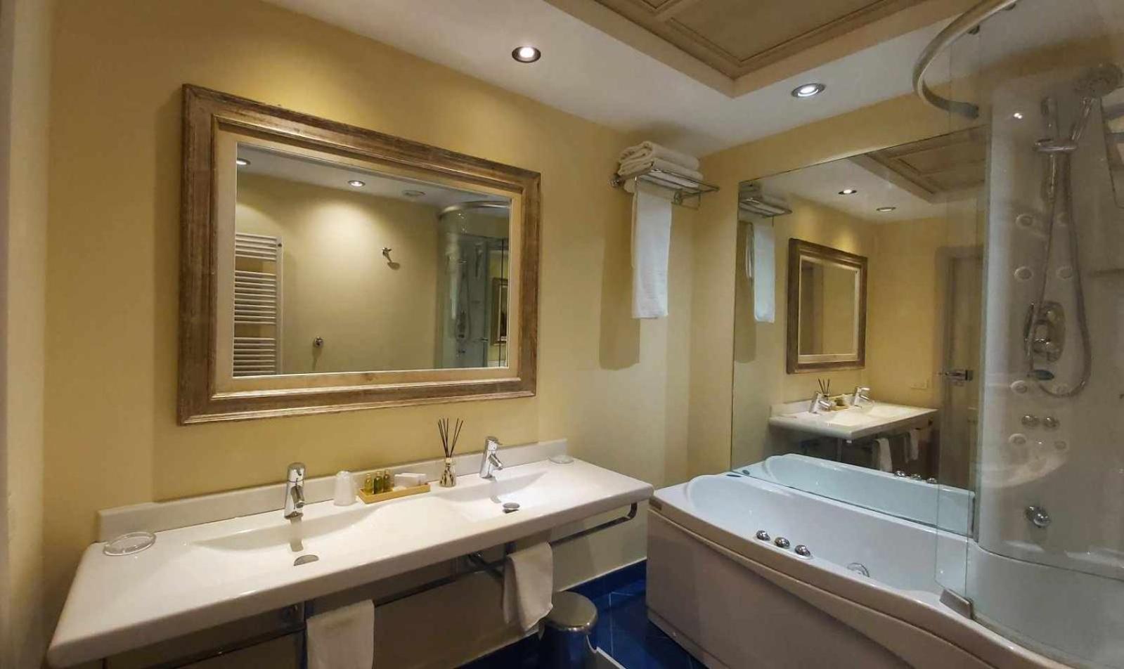 Tornabuoni La Petite Suite Флоренция Стая снимка