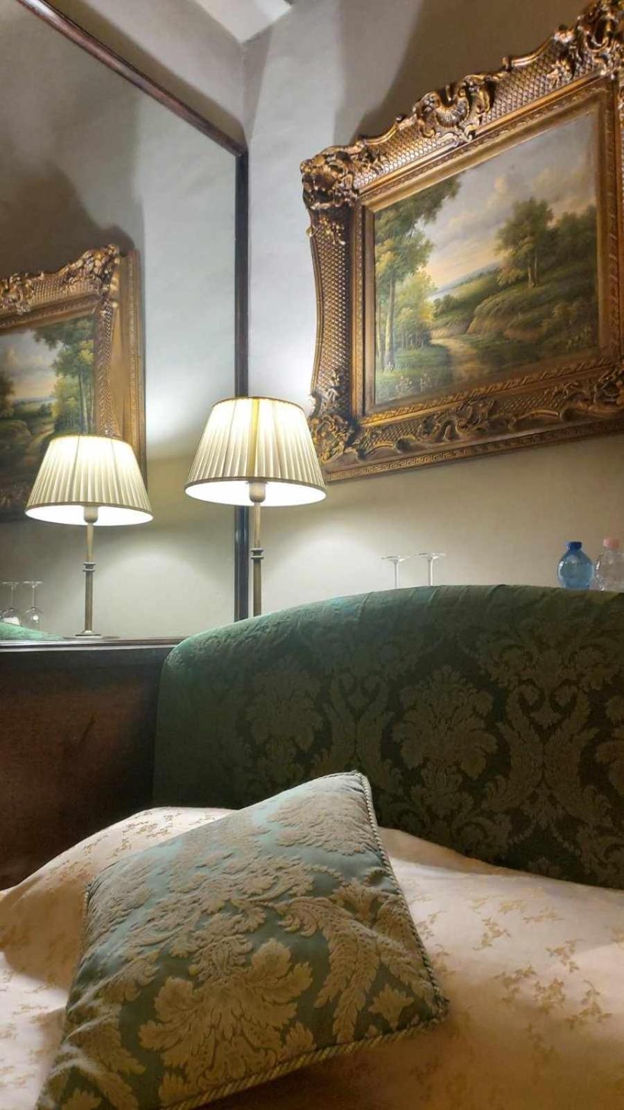 Tornabuoni La Petite Suite Флоренция Стая снимка