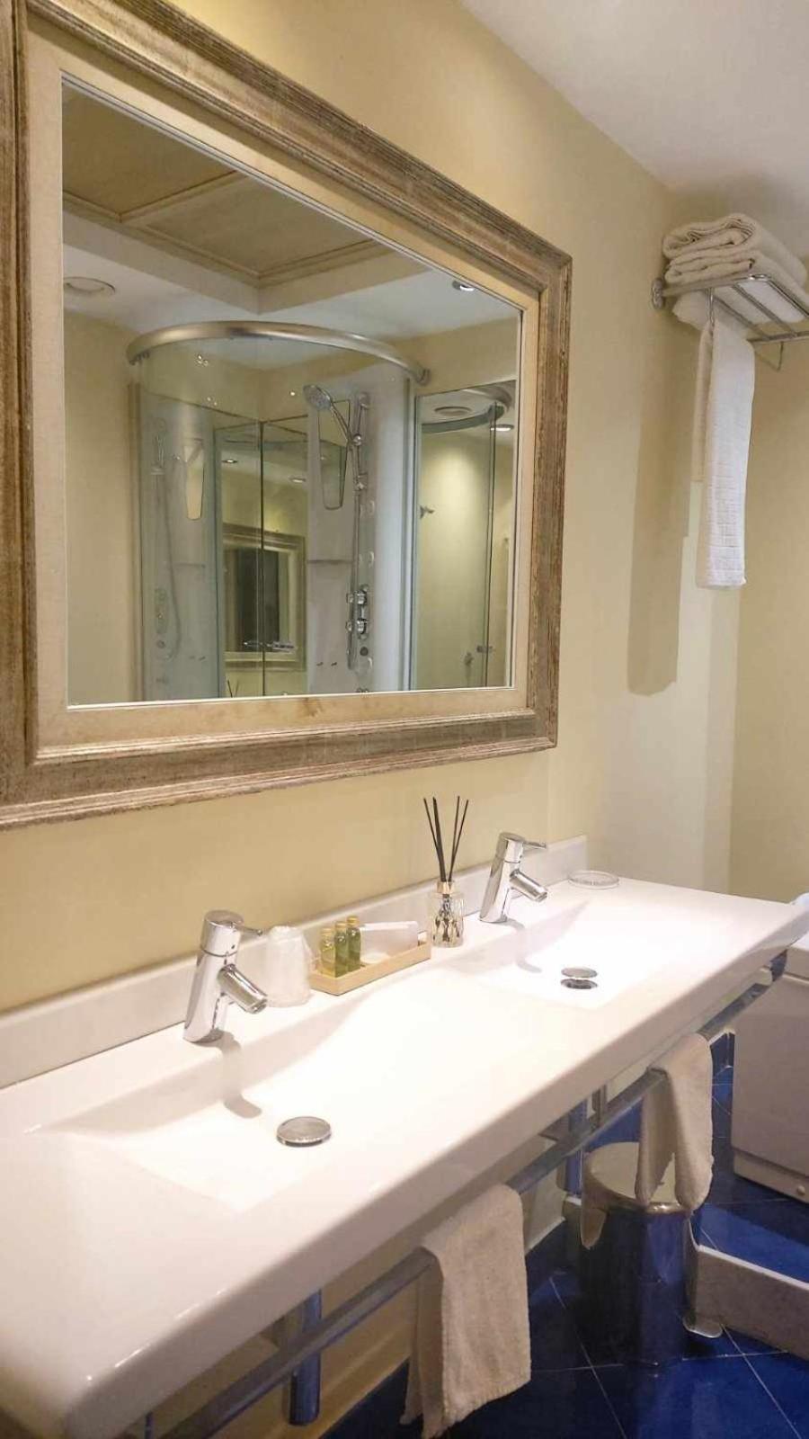 Tornabuoni La Petite Suite Флоренция Стая снимка