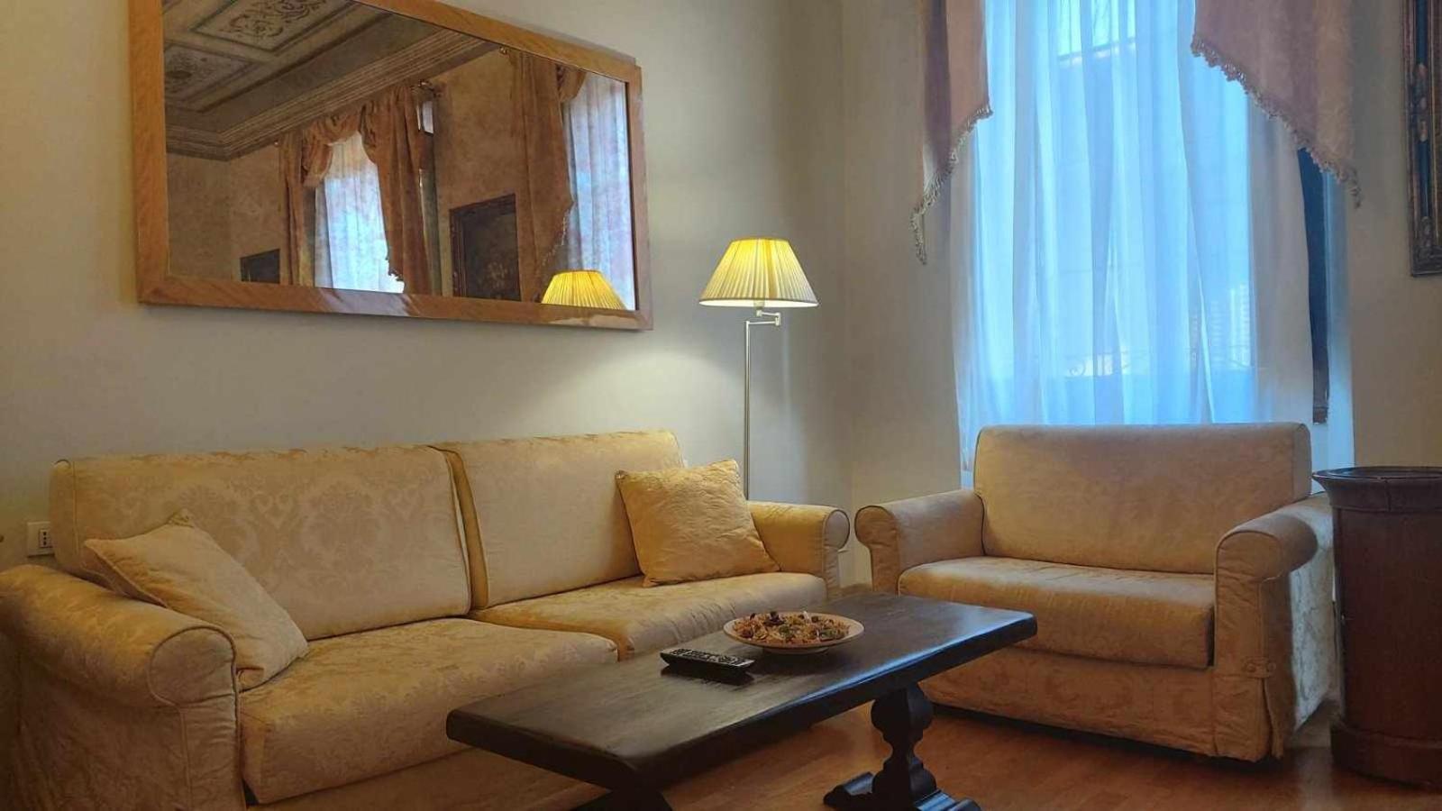 Tornabuoni La Petite Suite Флоренция Стая снимка