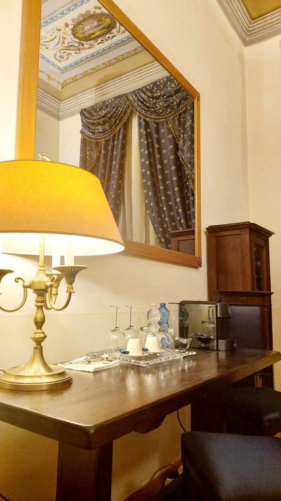 Tornabuoni La Petite Suite Флоренция Стая снимка