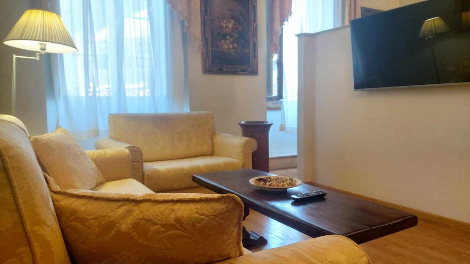 Tornabuoni La Petite Suite Флоренция Стая снимка