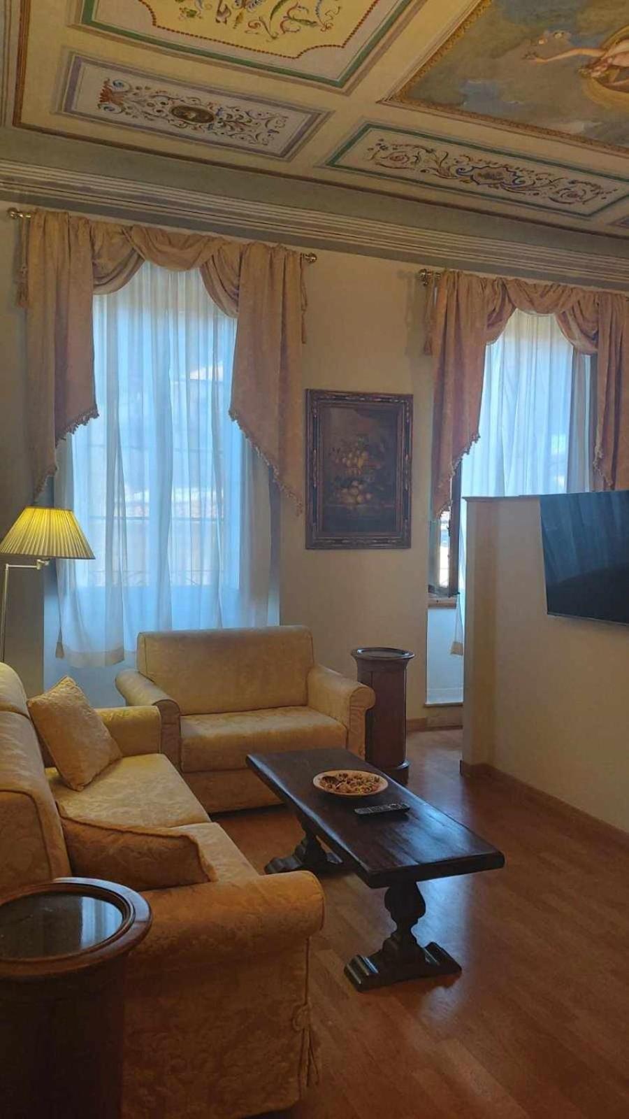 Tornabuoni La Petite Suite Флоренция Стая снимка