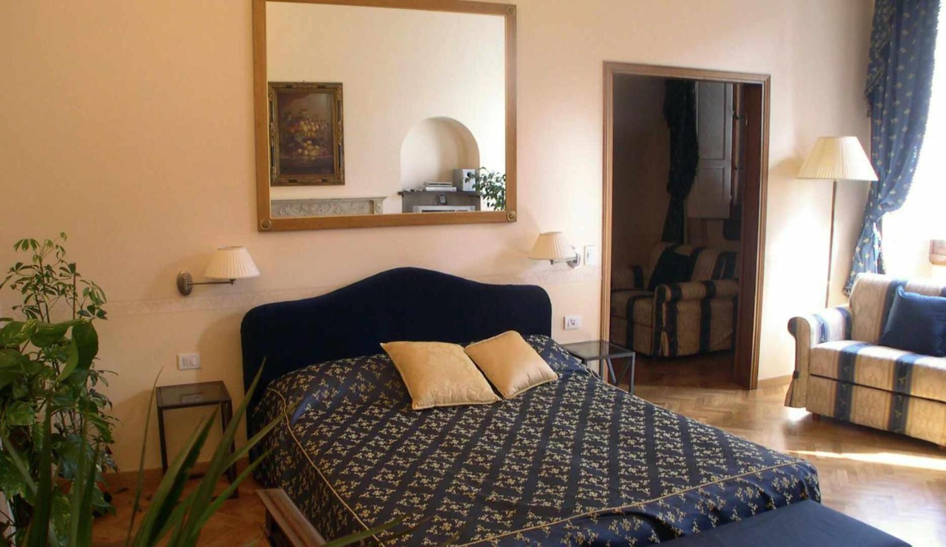 Tornabuoni La Petite Suite Флоренция Стая снимка