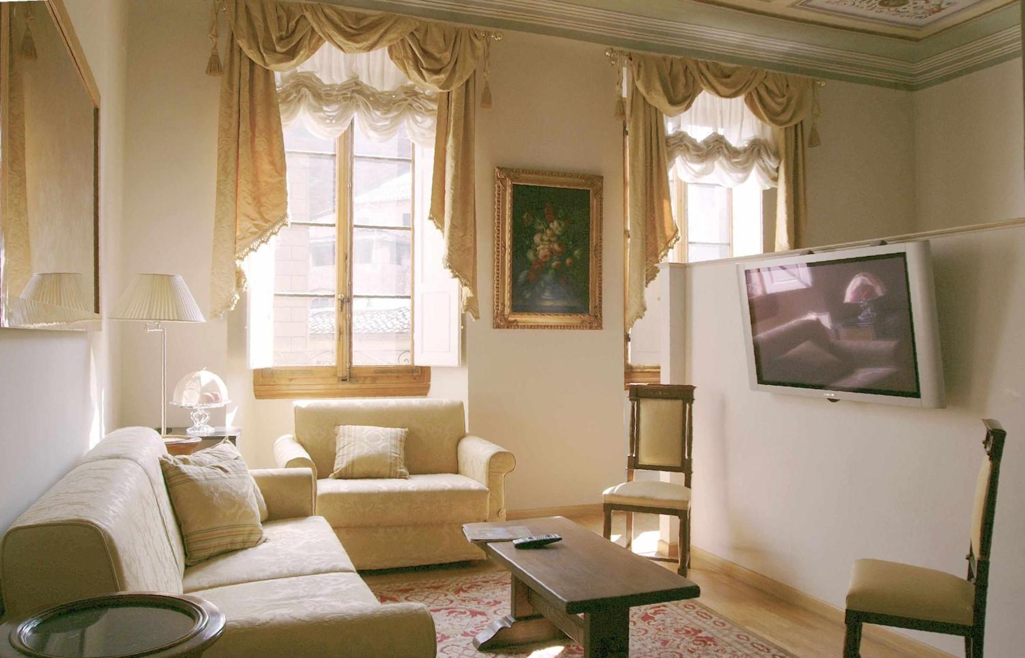 Tornabuoni La Petite Suite Флоренция Стая снимка